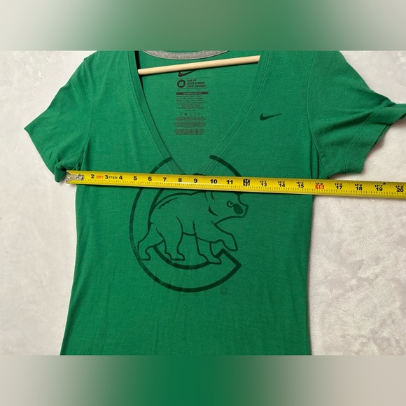 Nike Chicago Cubs women’s medium slim fit green vneck tshirt. Irish, shamrock - Picture 6 of 8